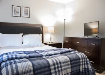 Modern Upscale Private Room hotel thumbnail 7