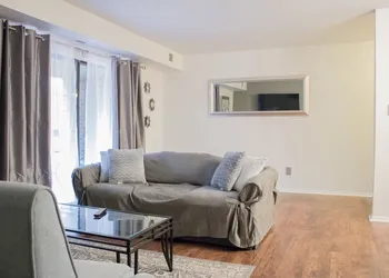 Modern Upscale Private Room hotel thumbnail 8