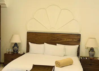 The Lorian Club hotel thumbnail 5