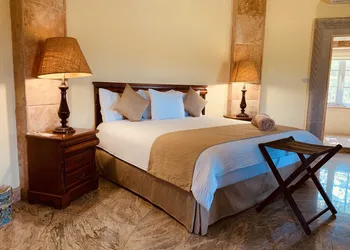 The Lorian Club hotel thumbnail 6