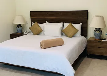 The Lorian Club hotel thumbnail 8