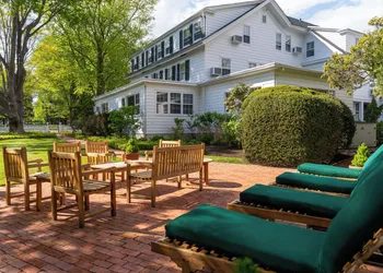 The Huntting Inn hotel thumbnail 2