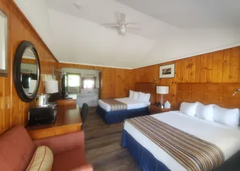 Bayview Lakefront Motel hotel thumbnail 6
