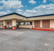 Econo Lodge Neenah hotel detail image 5