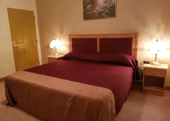 New Imperial Suites hotel thumbnail 3