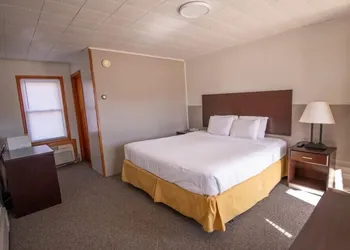 Superior Motel & Suites hotel thumbnail 2