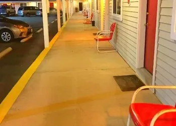 Belmont Motel hotel thumbnail 3