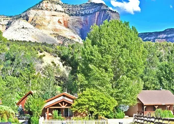 Arrowhead Country Cabins hotel thumbnail 5
