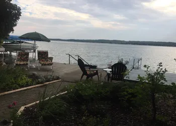 Lovely Lakeside Lodge hotel thumbnail 3