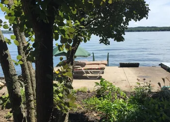 Lovely Lakeside Lodge hotel thumbnail 5