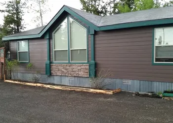 Yellowstone Wildlife Cabins hotel thumbnail 2