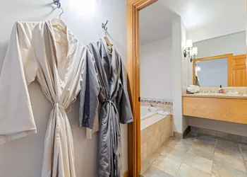Solstice Suites hotel thumbnail 5