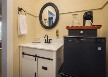 Sunflower Hill Inn hotel thumbnail 3