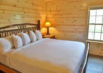 Cricket Hill Lodge & Cabins hotel thumbnail 4