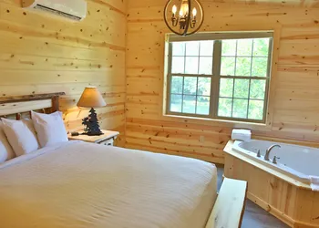 Cricket Hill Lodge & Cabins hotel thumbnail 5