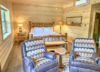 Cricket Hill Lodge & Cabins hotel thumbnail 6