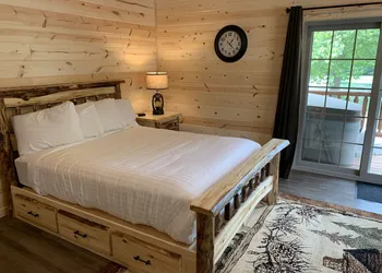 Cricket Hill Lodge & Cabins hotel thumbnail 7