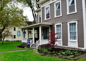 John Henry Bed & Breakfast hotel thumbnail 3