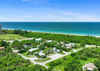 Seahorse Beach Bungalows hotel thumbnail 3
