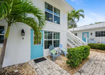 Seahorse Beach Bungalows hotel thumbnail 4