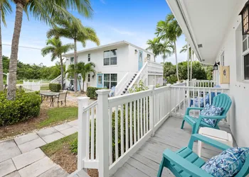 Seahorse Beach Bungalows hotel thumbnail 5