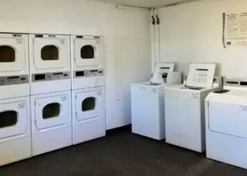 InTown Suites Extended Stay West Palm Beach FL hotel thumbnail 3