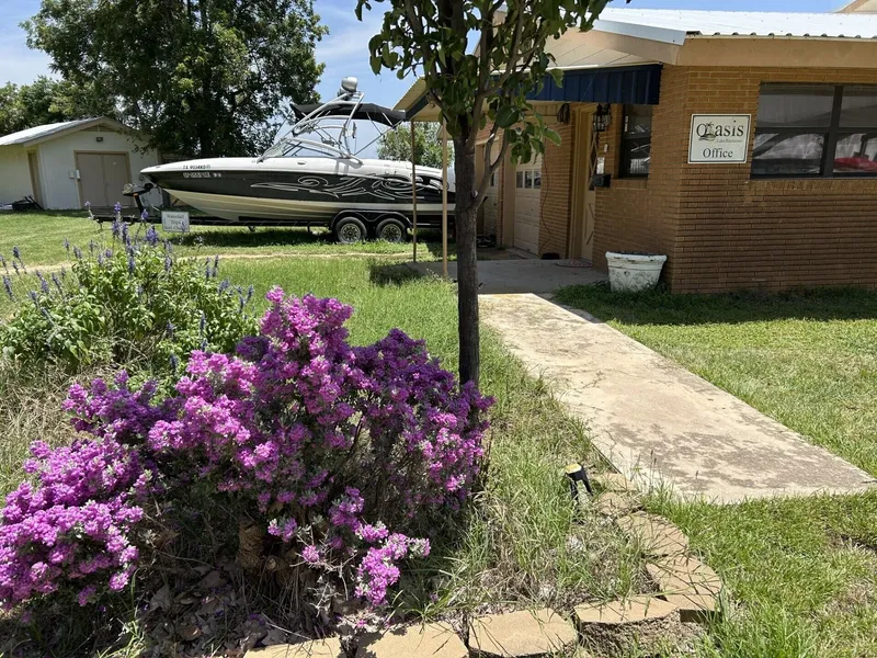 Oasis Lake Buchanan hotel detail image 6