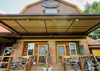The Iris Garden Downtown Cottages and Suites hotel thumbnail 2