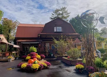 The Iris Garden Downtown Cottages and Suites hotel thumbnail 3