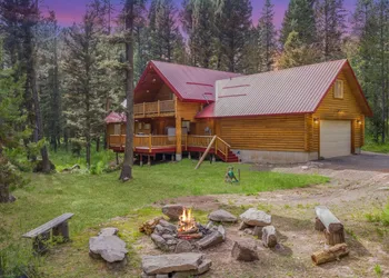 Lodgepole Lookout by KABINO Hot Tub Garage Foosball Fire Pit Theater Room U-Shaped Driveway hotel thumbnail 2
