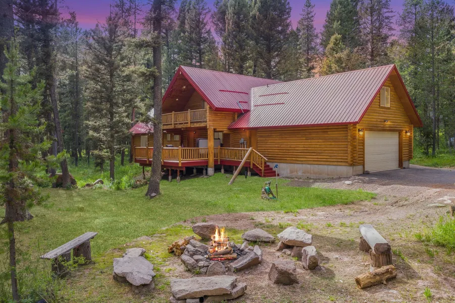 Lodgepole Lookout by KABINO Hot Tub Garage Foosball Fire Pit Theater Room U-Shaped Driveway hotel detail image 2
