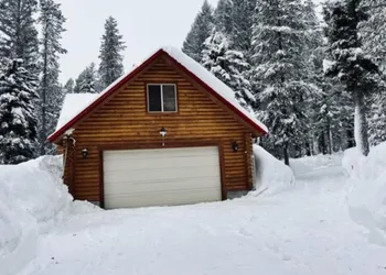 Lodgepole Lookout by KABINO Hot Tub Garage Foosball Fire Pit Theater Room U-Shaped Driveway hotel thumbnail 5