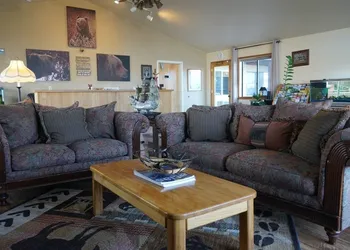 Red Bear Inn hotel thumbnail 8