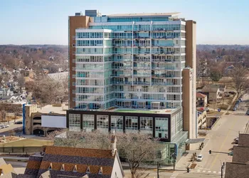 Hotel Chauncey Iowa City Tapestry Collection by Hilton hotel thumbnail 2