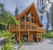 Bearfoot Chalet 3 Bedroom Home by NW Comfy Cabins hotel detail image 4