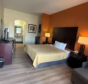 Executive Inn & Suites hotel detail image 4