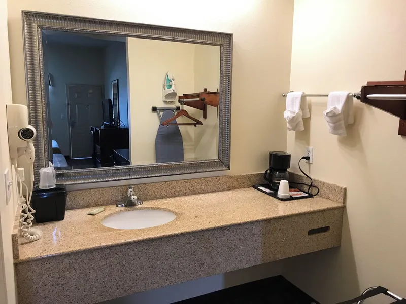 Executive Inn & Suites hotel detail image 6