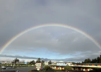 Curly Redwood Lodge hotel thumbnail 4