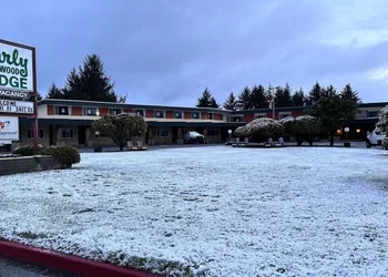Curly Redwood Lodge hotel thumbnail 5