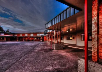 Curly Redwood Lodge hotel thumbnail 7