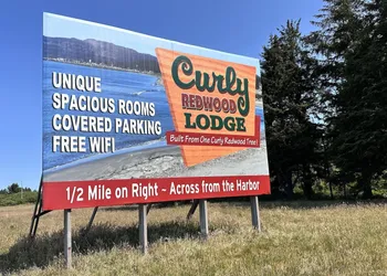 Curly Redwood Lodge hotel thumbnail 8