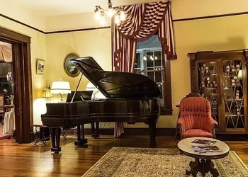 Double Oaks Bed and Breakfast hotel thumbnail 4