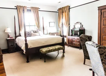 Double Oaks Bed and Breakfast hotel thumbnail 6