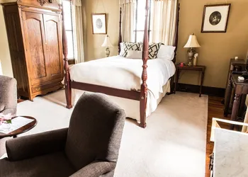 Double Oaks Bed and Breakfast hotel thumbnail 7