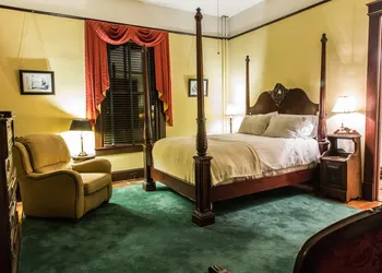 Double Oaks Bed and Breakfast hotel thumbnail 8