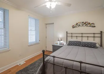 Beautiful 2 bedroom-Graduate Hospital-Back Patio hotel thumbnail 2