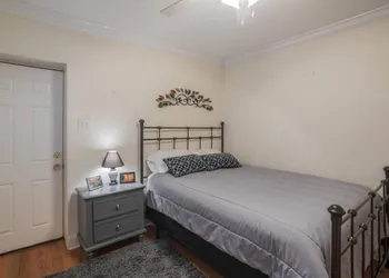 Beautiful 2 bedroom-Graduate Hospital-Back Patio hotel thumbnail 3