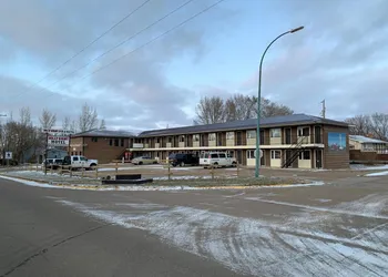 Jolly Giant Pub & Motel hotel thumbnail 2