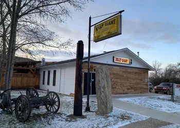 Jolly Giant Pub & Motel hotel thumbnail 4