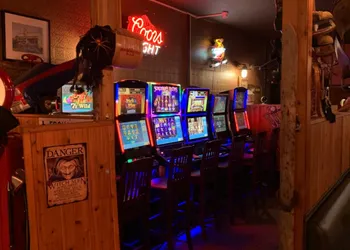 Jolly Giant Pub & Motel hotel thumbnail 6
